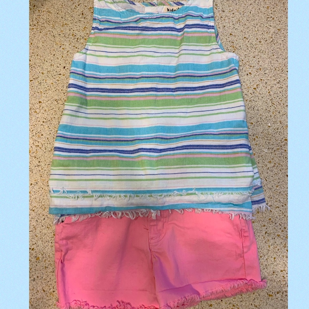 Girls short and tank top outfit.